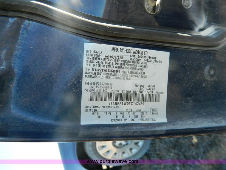 image for item G7608 2005 Ford Crown Victoria Police Interceptor