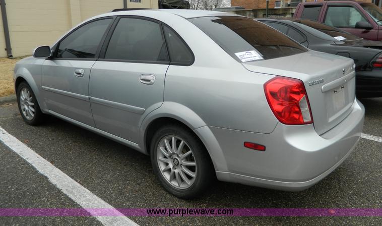 image for item G7676 2004 Suzuki Forenza