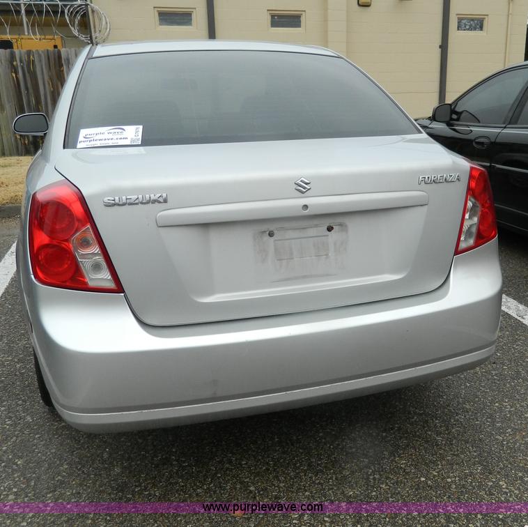 image for item G7676 2004 Suzuki Forenza
