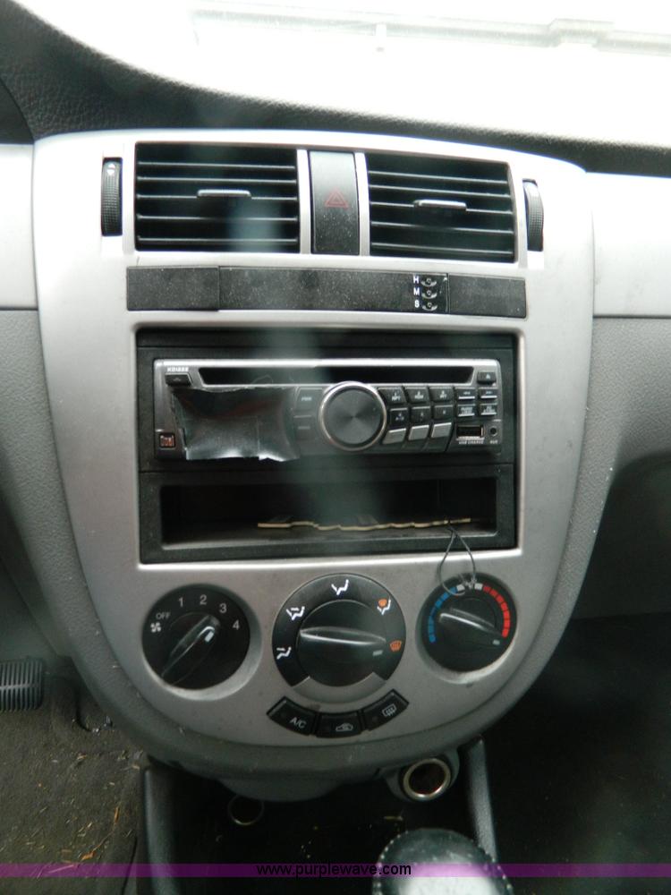 image for item G7676 2004 Suzuki Forenza