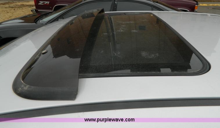 image for item G7676 2004 Suzuki Forenza