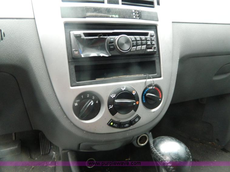 image for item G7676 2004 Suzuki Forenza