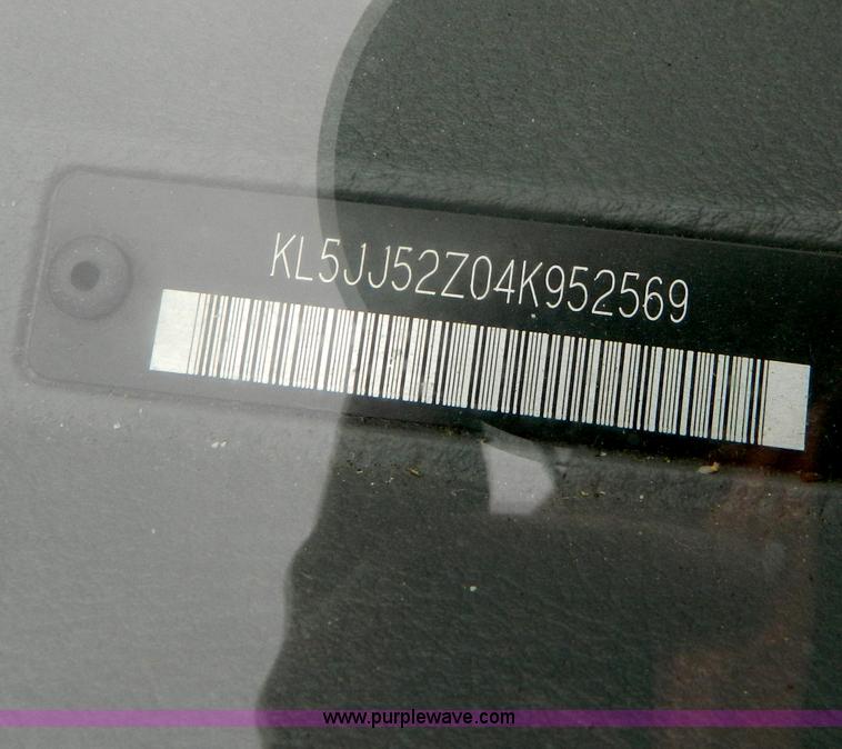 image for item G7676 2004 Suzuki Forenza