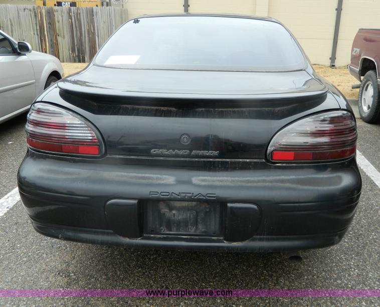 image for item G7682 2002 Pontiac Grand Prix SE