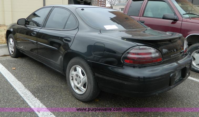 image for item G7682 2002 Pontiac Grand Prix SE