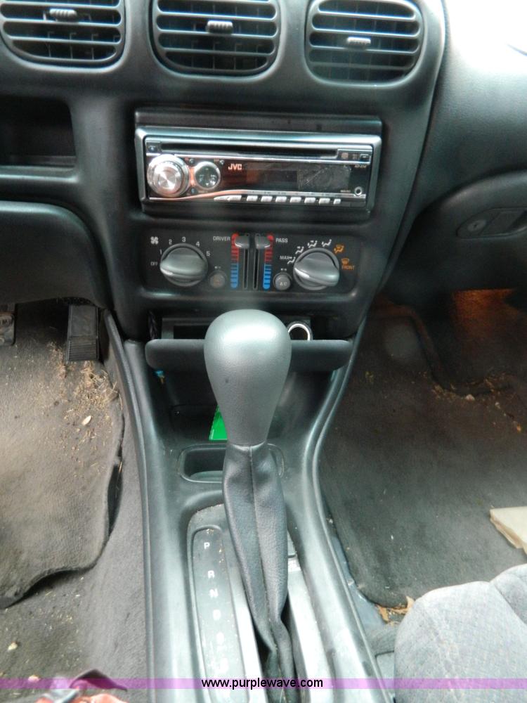 image for item G7682 2002 Pontiac Grand Prix SE