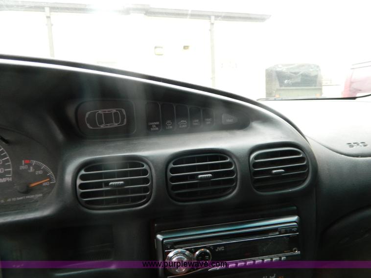 image for item G7682 2002 Pontiac Grand Prix SE