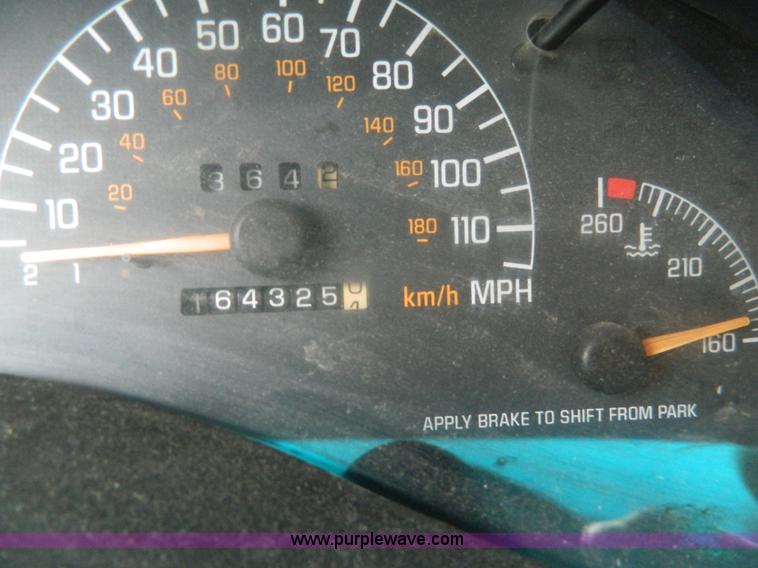 image for item G7682 2002 Pontiac Grand Prix SE