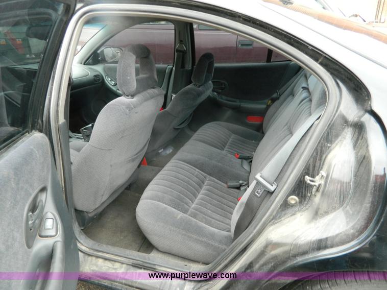 image for item G7682 2002 Pontiac Grand Prix SE