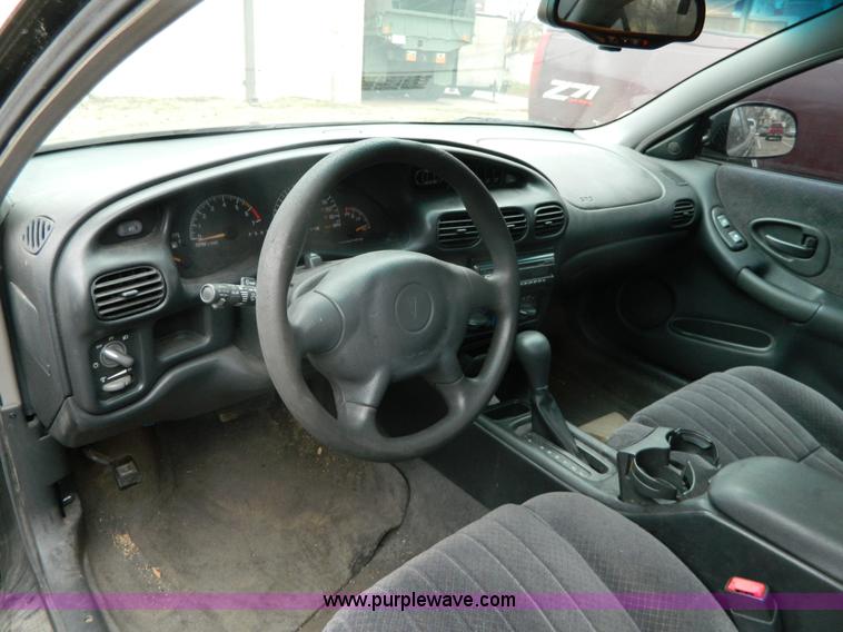 image for item G7682 2002 Pontiac Grand Prix SE