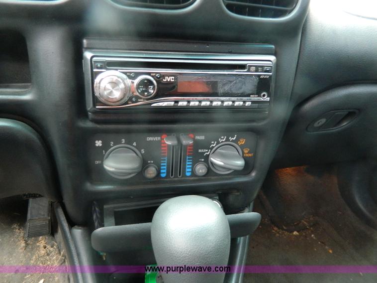 image for item G7682 2002 Pontiac Grand Prix SE