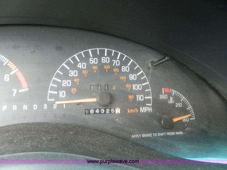 image for item G7682 2002 Pontiac Grand Prix SE