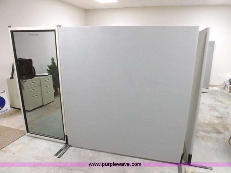 image for item J9142 Office partition system