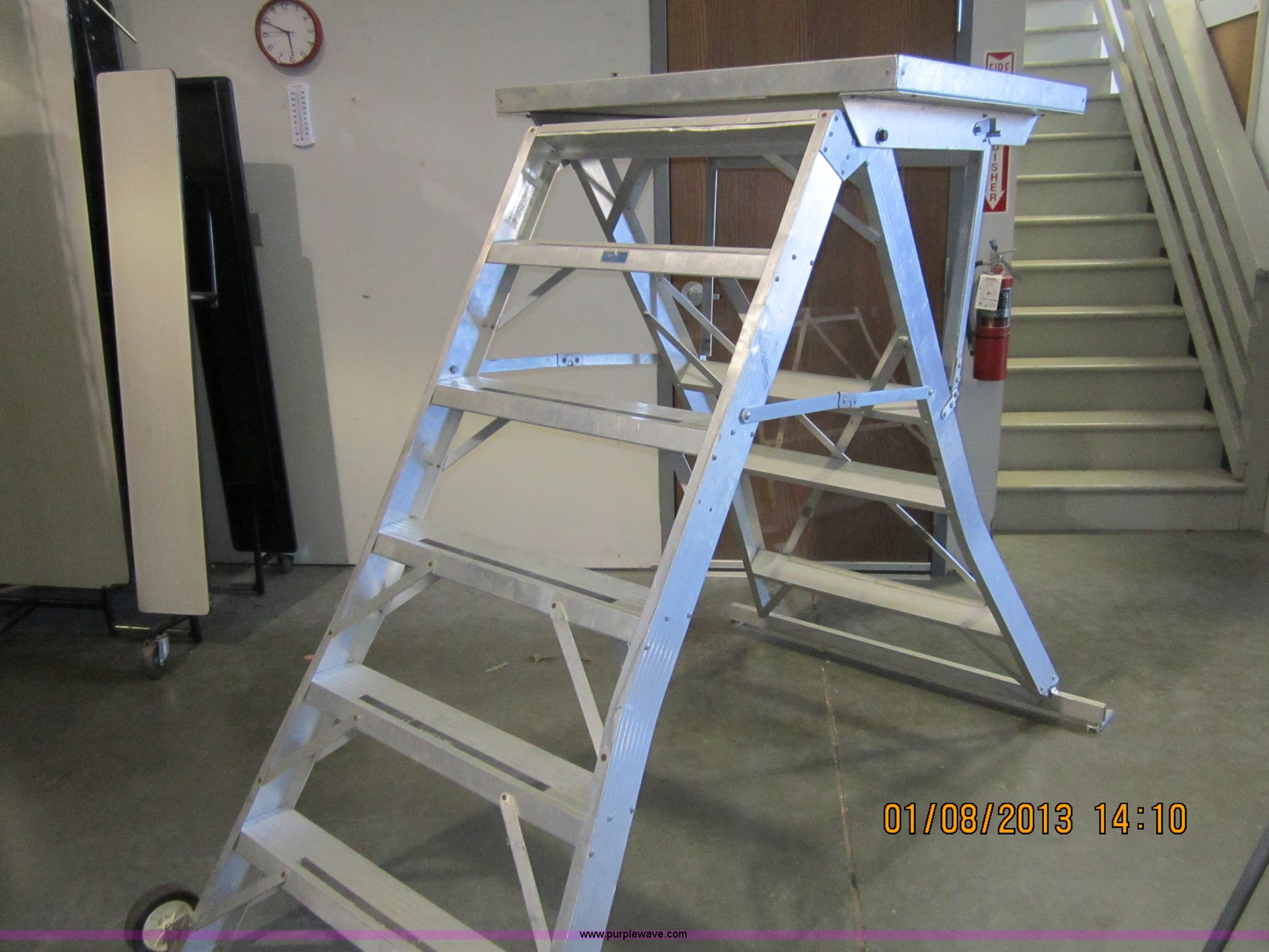 Portable aluminum drum major stand in Lawrence, KS Item B1754 sold