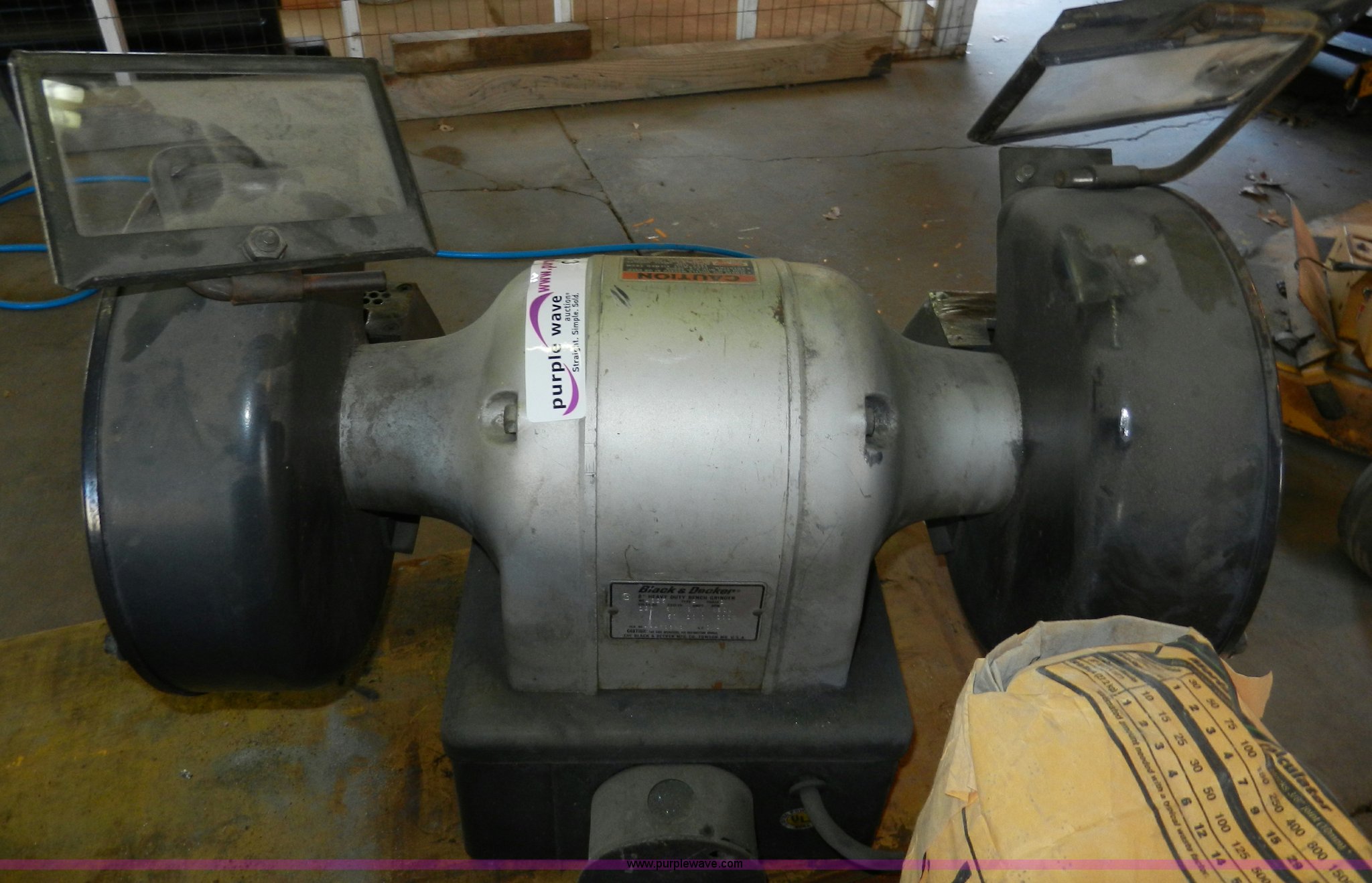 B&D bench grinder in Ottawa, KS Item C9991 sold Purple Wave