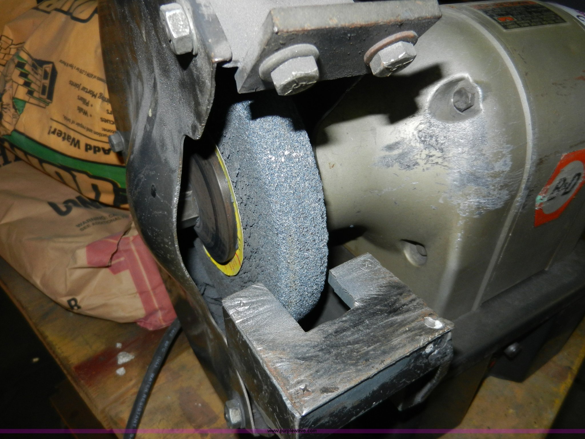 B&D bench grinder in Ottawa, KS Item C9991 sold Purple Wave