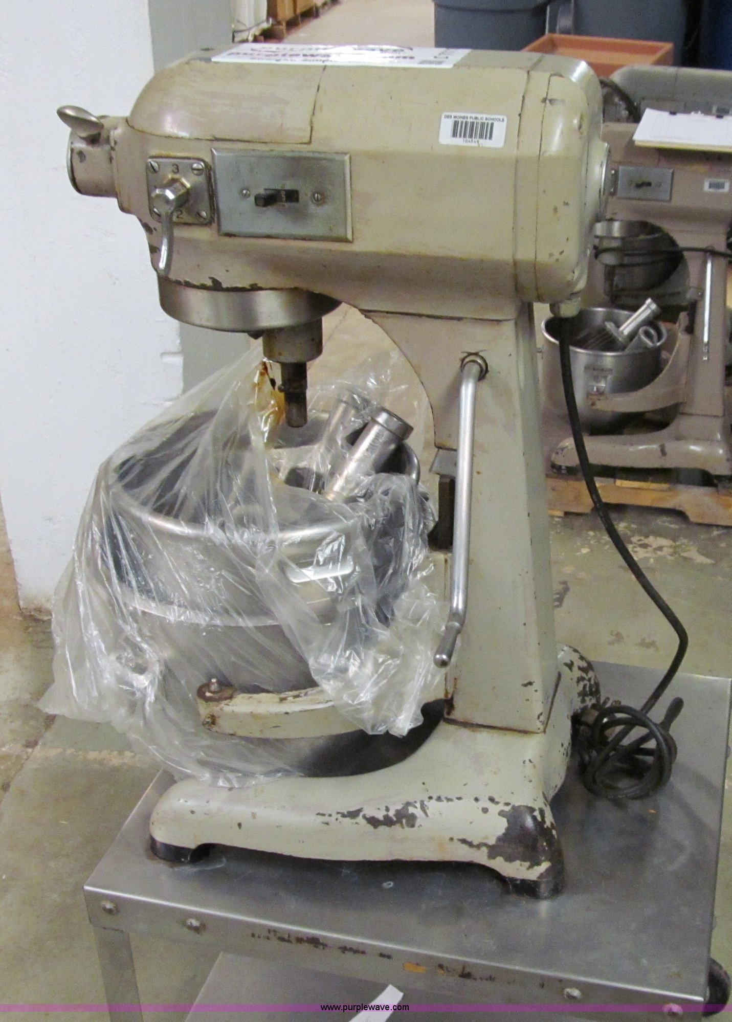 Hobart commercial mixer in Des Moines, IA Item D7111 sold Purple Wave