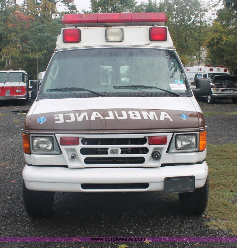 image for item C2915 2003 Ford Econoline E350 Super Duty ambulance van