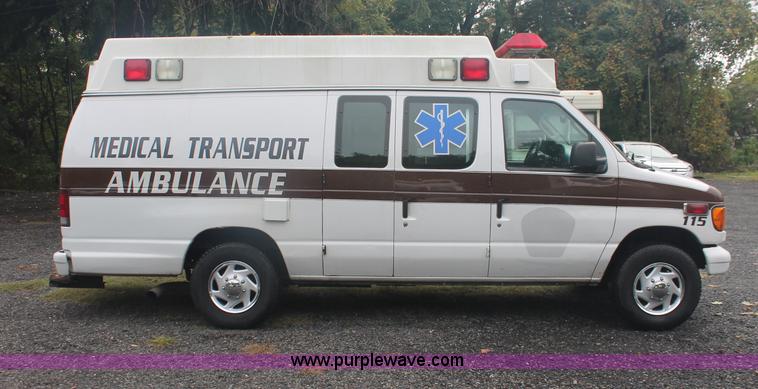 image for item C2915 2003 Ford Econoline E350 Super Duty ambulance van