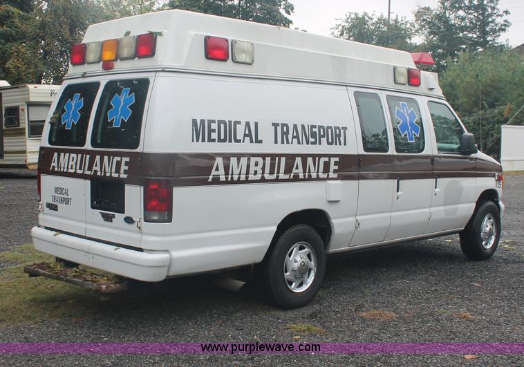 image for item C2915 2003 Ford Econoline E350 Super Duty ambulance van