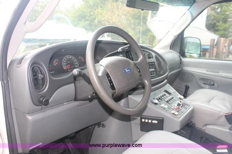 image for item C2915 2003 Ford Econoline E350 Super Duty ambulance van