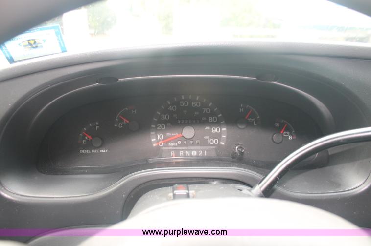 image for item C2915 2003 Ford Econoline E350 Super Duty ambulance van