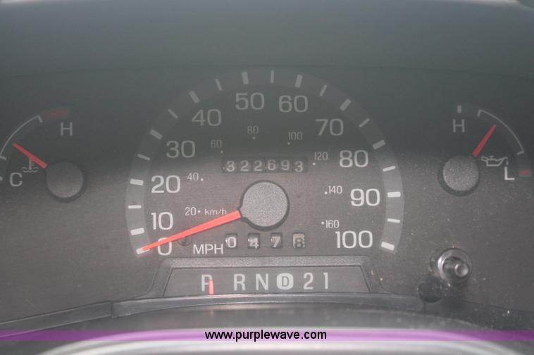 image for item C2915 2003 Ford Econoline E350 Super Duty ambulance van