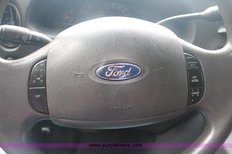 image for item C2915 2003 Ford Econoline E350 Super Duty ambulance van