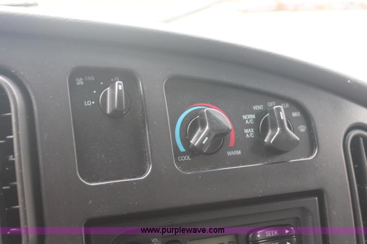 image for item C2915 2003 Ford Econoline E350 Super Duty ambulance van