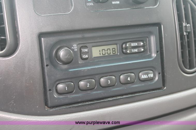 image for item C2915 2003 Ford Econoline E350 Super Duty ambulance van