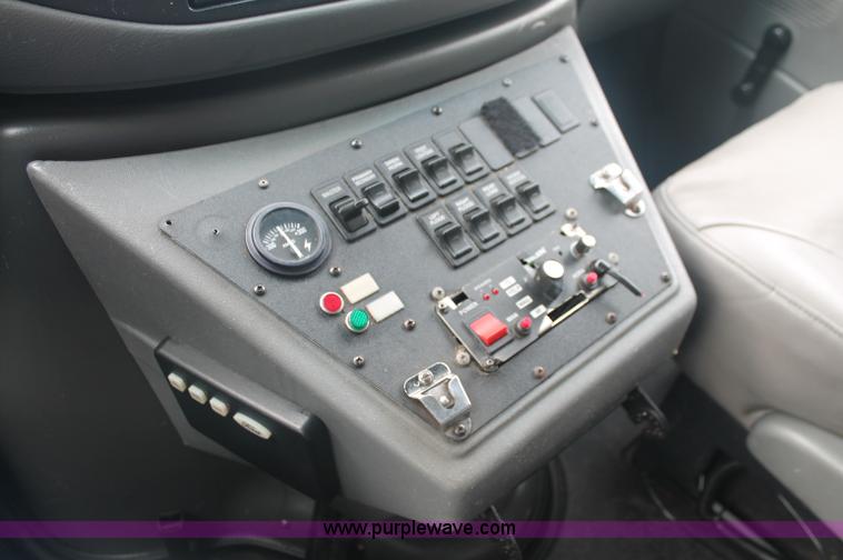 image for item C2915 2003 Ford Econoline E350 Super Duty ambulance van