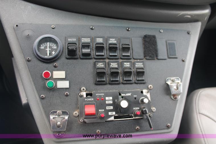 image for item C2915 2003 Ford Econoline E350 Super Duty ambulance van