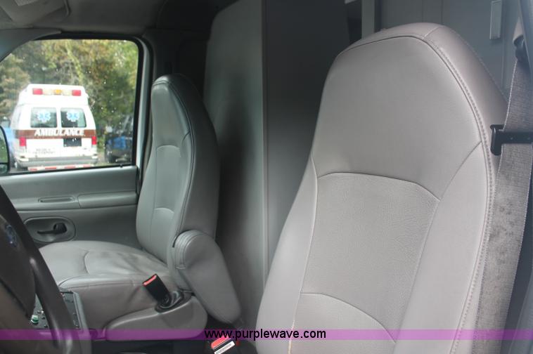 image for item C2915 2003 Ford Econoline E350 Super Duty ambulance van