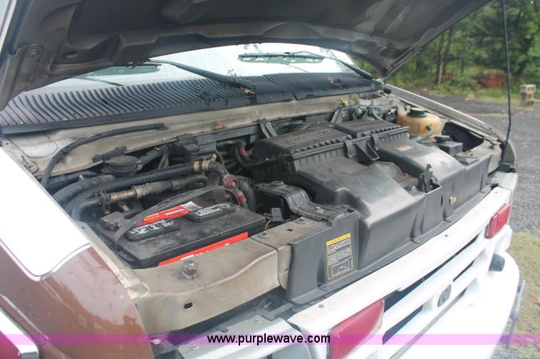 image for item C2915 2003 Ford Econoline E350 Super Duty ambulance van