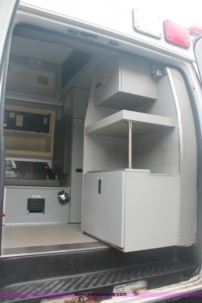 image for item C2915 2003 Ford Econoline E350 Super Duty ambulance van