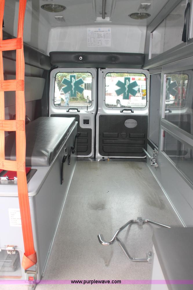 image for item C2915 2003 Ford Econoline E350 Super Duty ambulance van