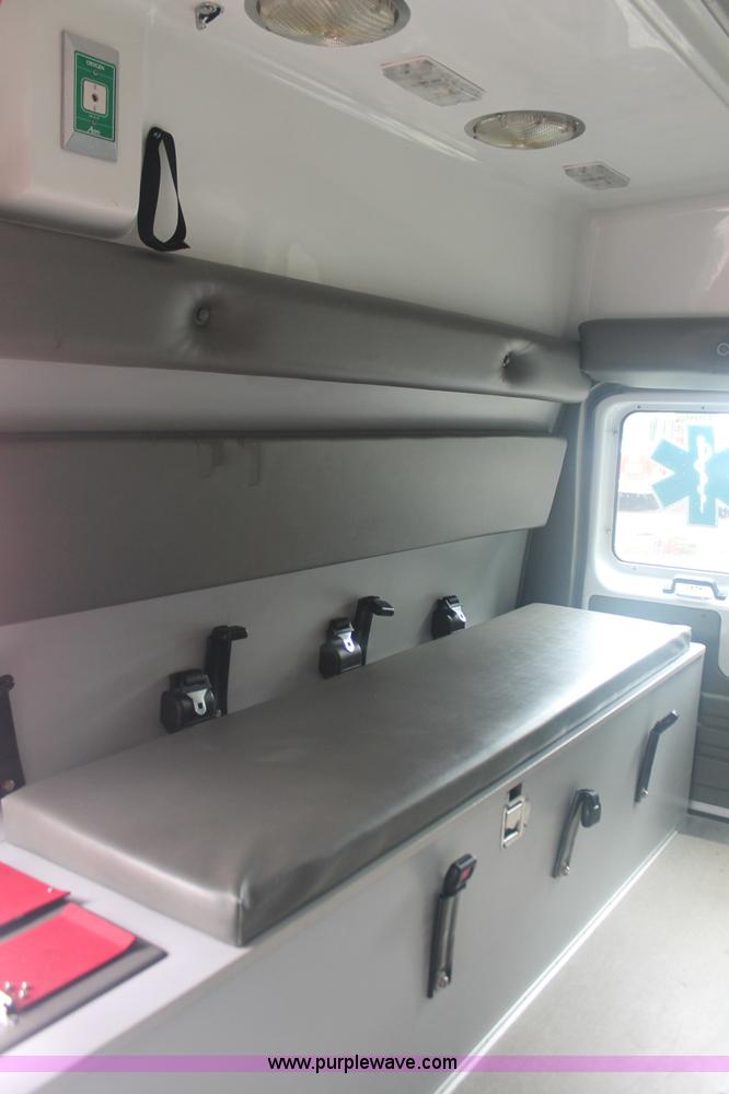 image for item C2915 2003 Ford Econoline E350 Super Duty ambulance van