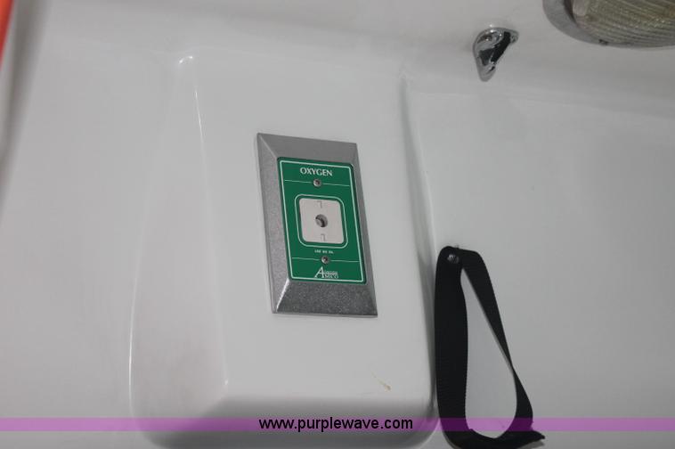 image for item C2915 2003 Ford Econoline E350 Super Duty ambulance van