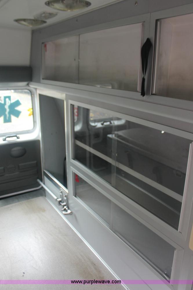 image for item C2915 2003 Ford Econoline E350 Super Duty ambulance van