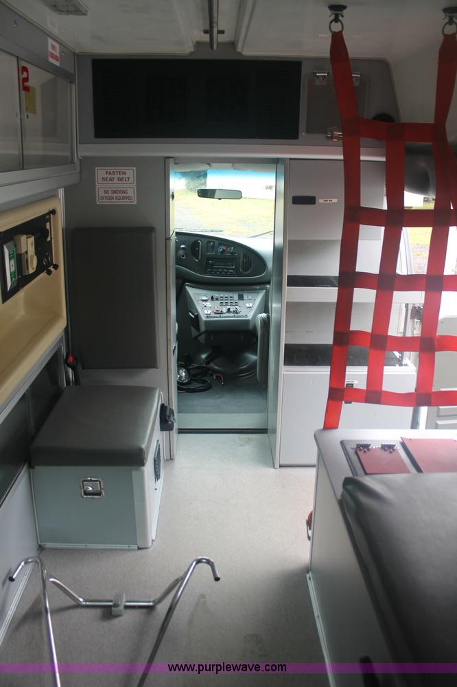 image for item C2915 2003 Ford Econoline E350 Super Duty ambulance van