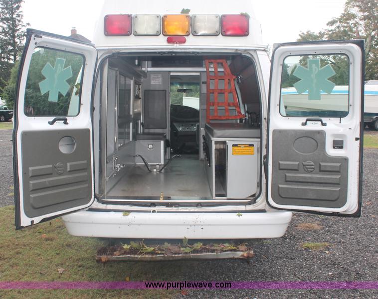 image for item C2915 2003 Ford Econoline E350 Super Duty ambulance van