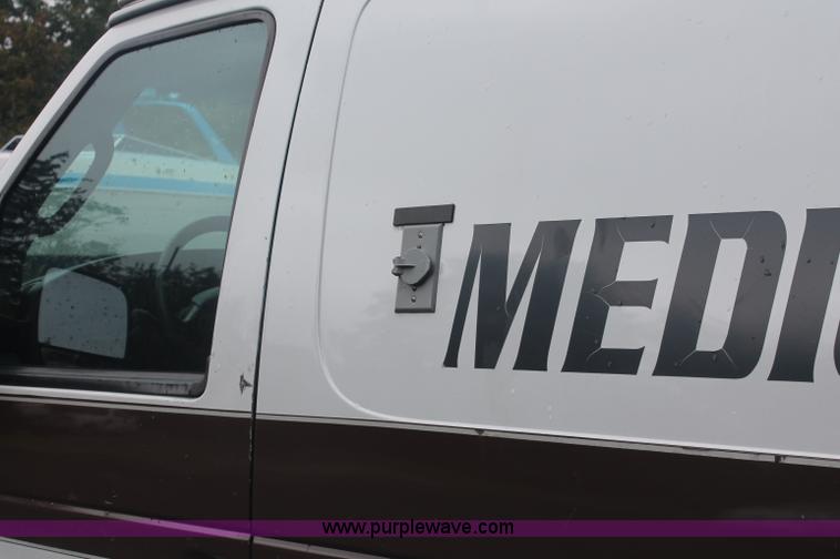 image for item C2915 2003 Ford Econoline E350 Super Duty ambulance van