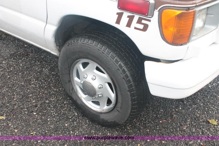image for item C2915 2003 Ford Econoline E350 Super Duty ambulance van