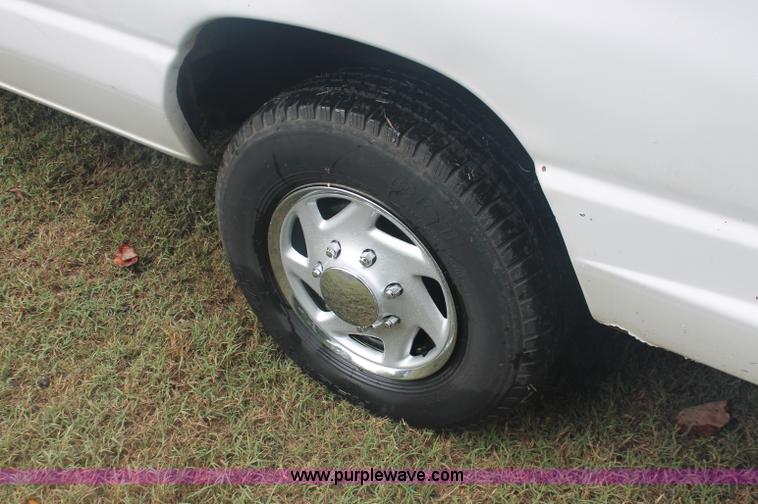 image for item C2915 2003 Ford Econoline E350 Super Duty ambulance van