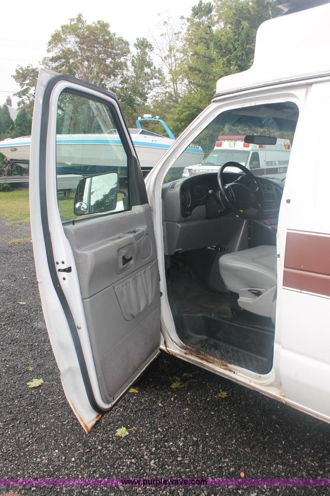 image for item C2916 1999 Ford Econoline E350 Super Duty ambulance van