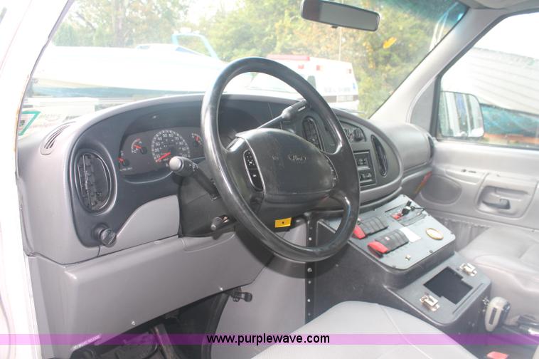 image for item C2916 1999 Ford Econoline E350 Super Duty ambulance van