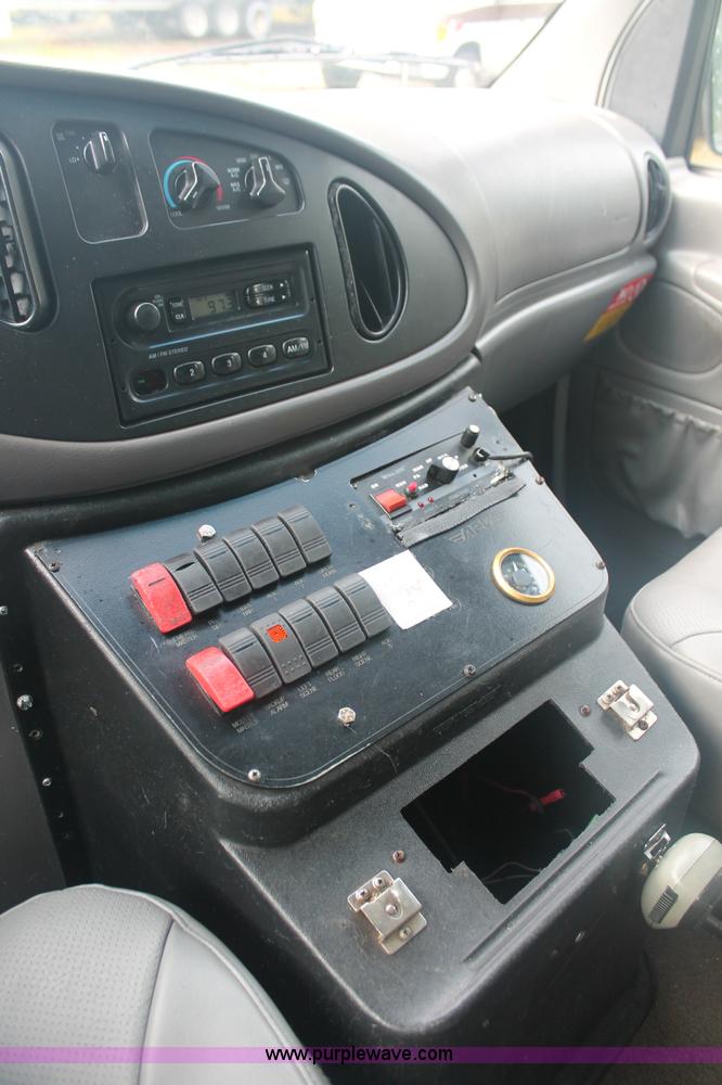 image for item C2916 1999 Ford Econoline E350 Super Duty ambulance van