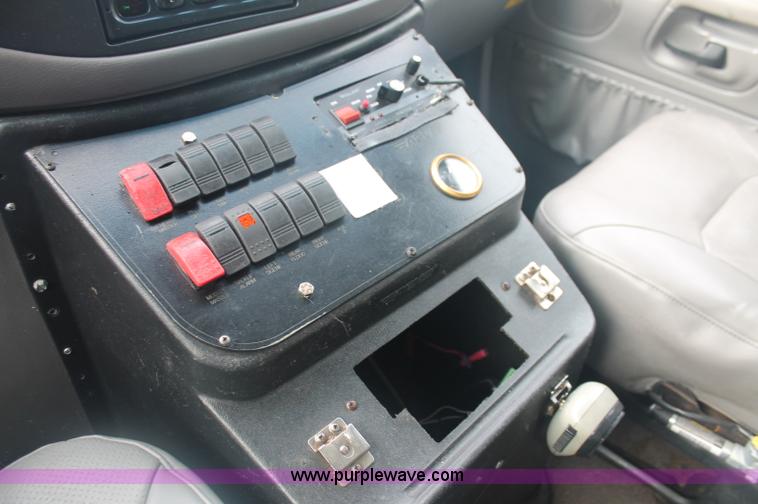 image for item C2916 1999 Ford Econoline E350 Super Duty ambulance van