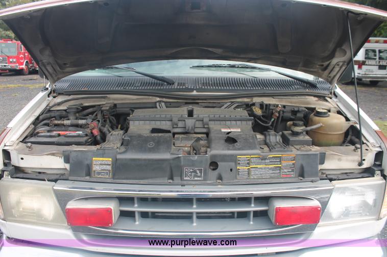 image for item C2916 1999 Ford Econoline E350 Super Duty ambulance van