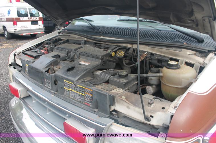 image for item C2916 1999 Ford Econoline E350 Super Duty ambulance van